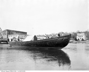 L.A. DUNTON arriving at Mystic Seaport for the first time.