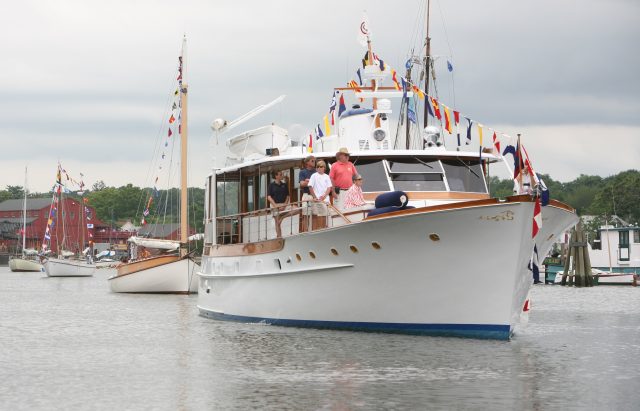 Antique & Classic Boat Rendezvous parade. 