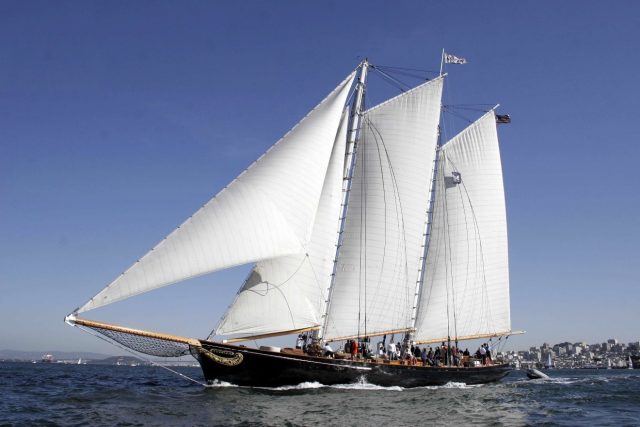 Yacht AMERICA Sailing